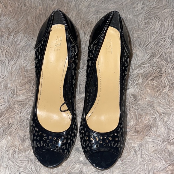 Black High Heels / Pumps Size 7.5 - Picture 5 of 5